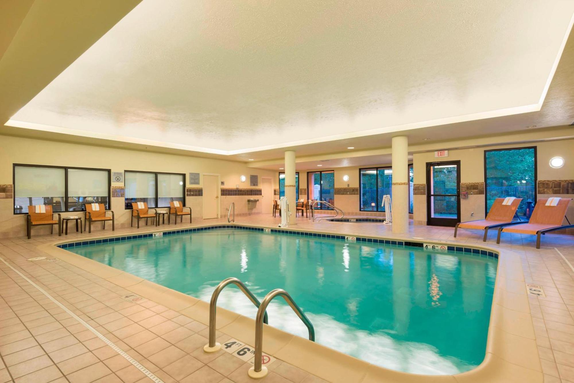 Courtyard By Marriott Traverse City Exterior foto